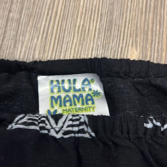 Hula Mama Maternity Black and White Hawaiian Floral - Picture 3 of 7